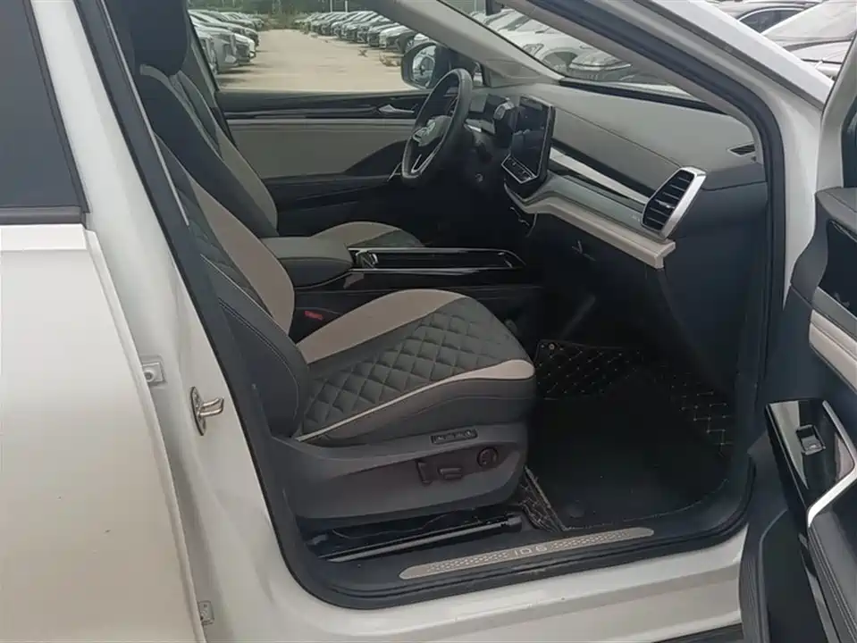 Volkswagen ID.6 CROZZ