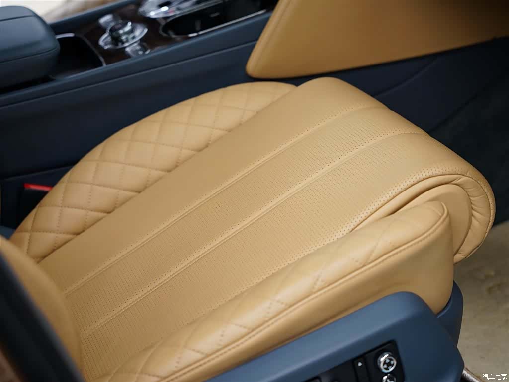 Bentley Bentayga, 2017 48
