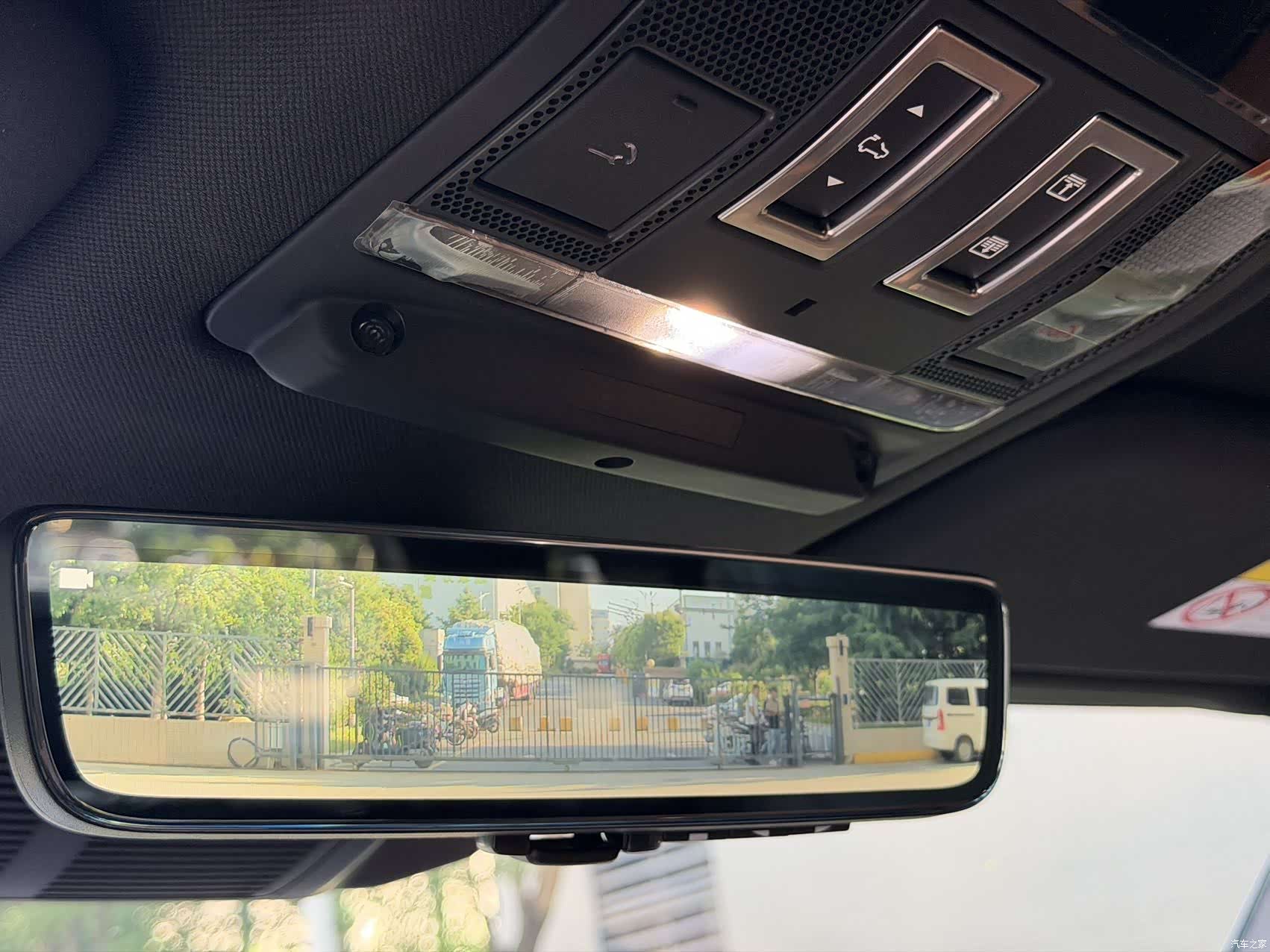 Land Rover Defender, 2024 14