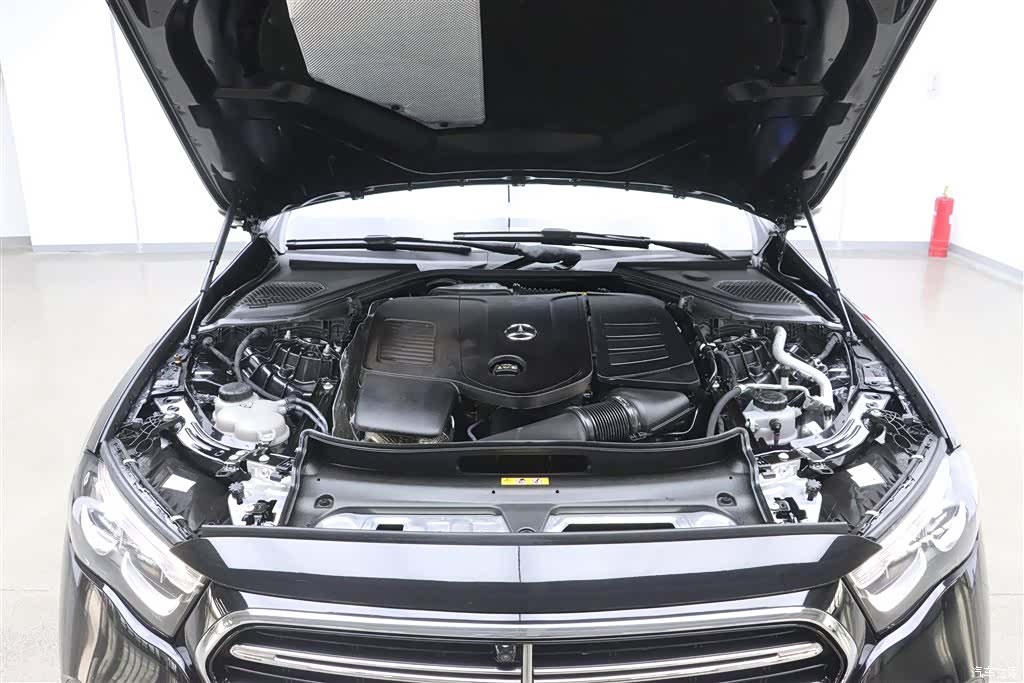 Mercedes-Benz E-Class, 2024 9