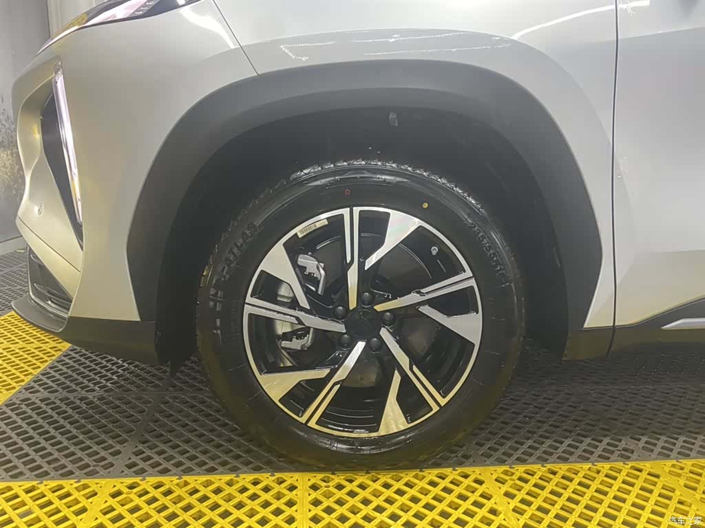Geely Galaxy L7, 2025 3
