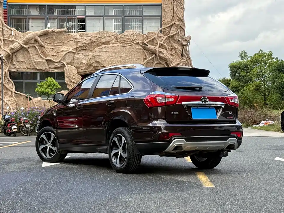 BYD S7