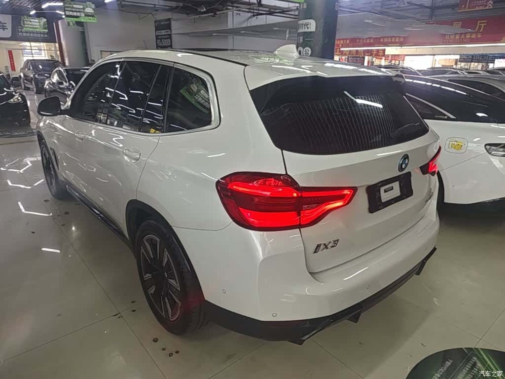 BMW iX3, 2021 все фото