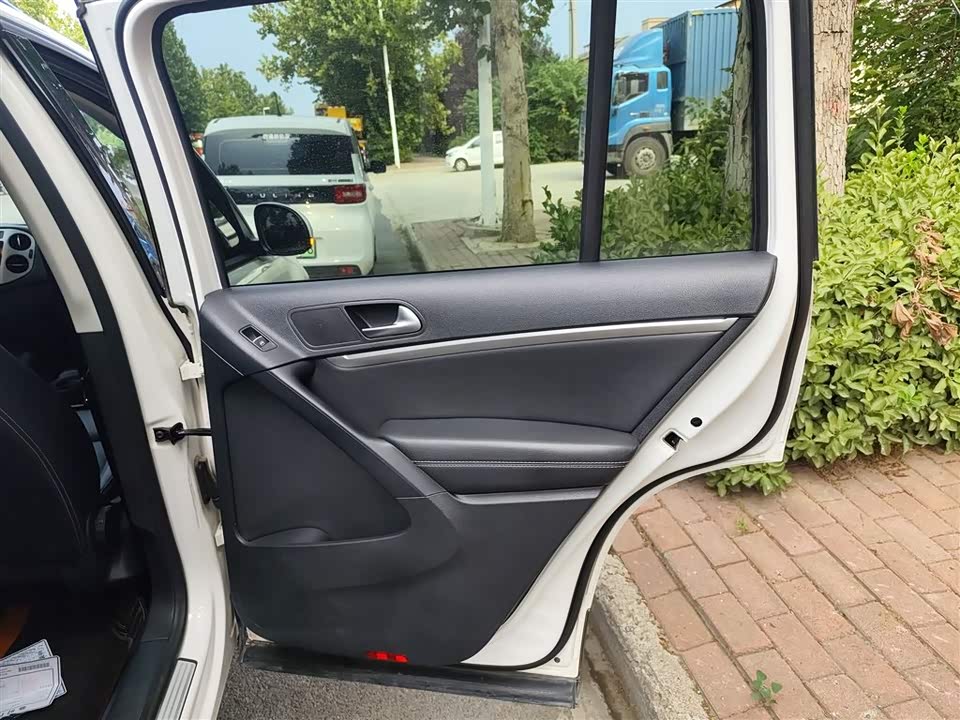 Volkswagen Tiguan Volkswagen Tiguan