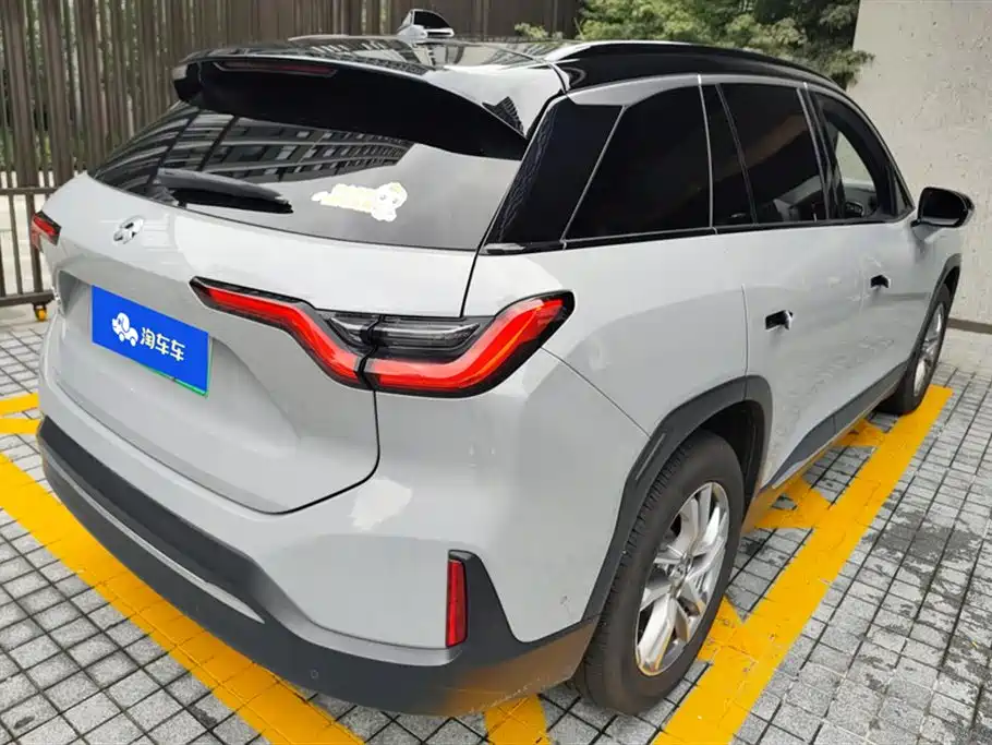 NIO ES6
