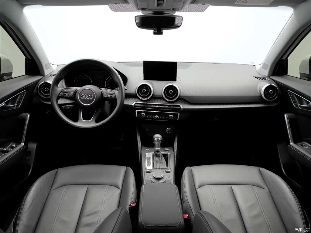 Audi Q2L, 2024 10