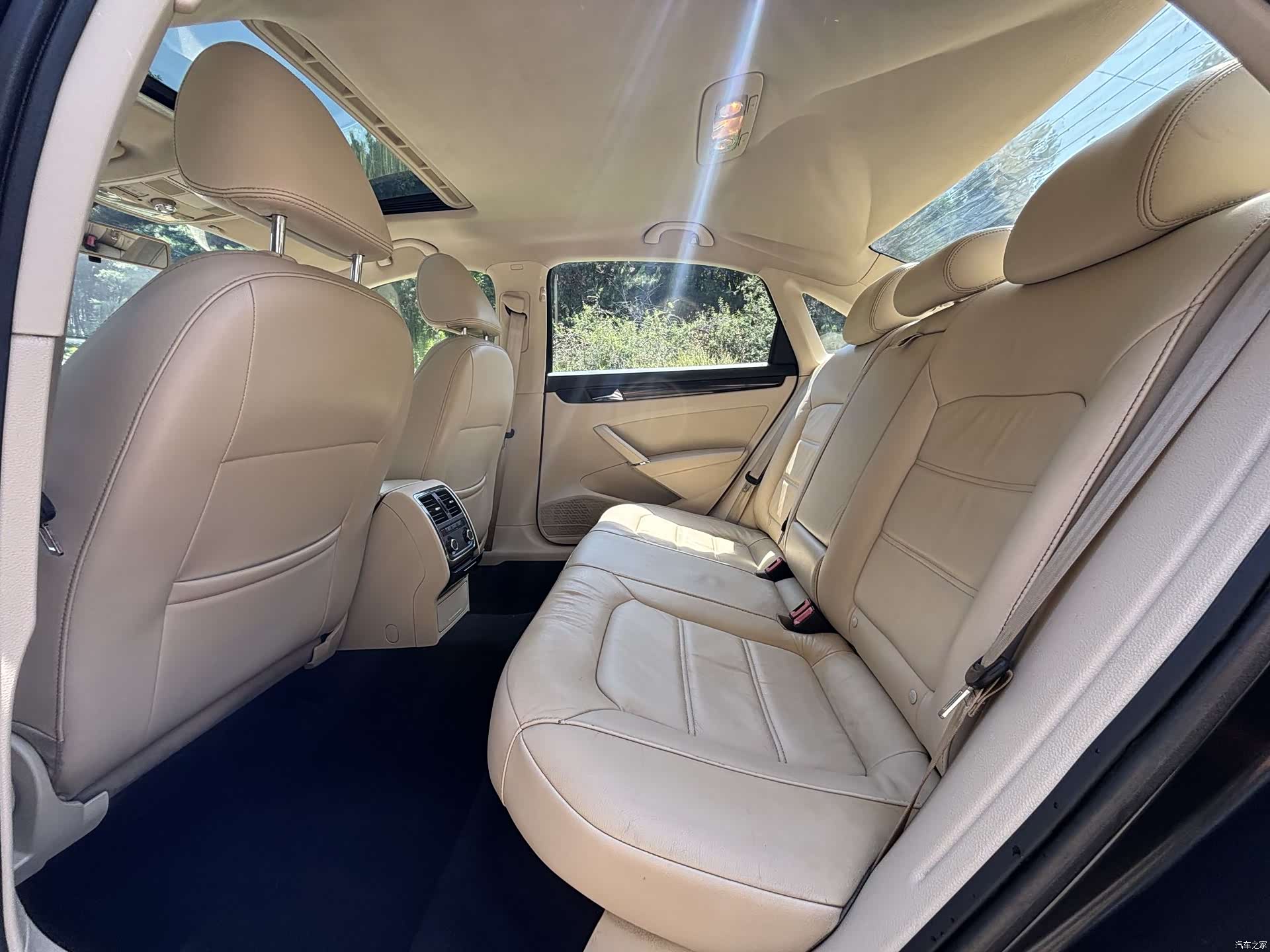 Volkswagen Passat, 2011 8