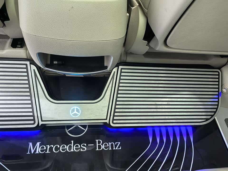 Mercedes-Benz V-class