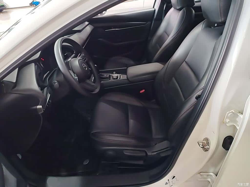 Mazda Mazda3, 2022 15
