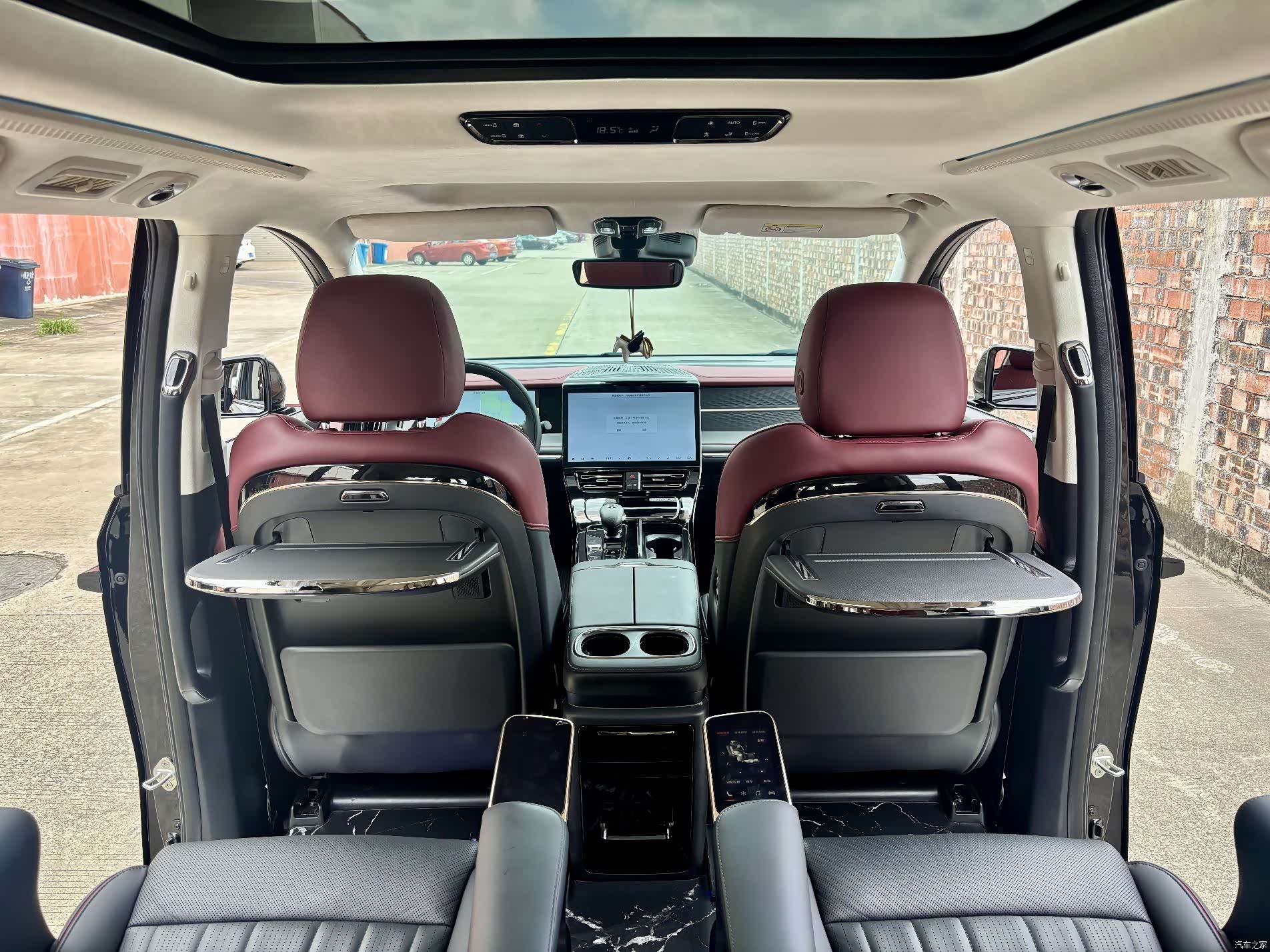 Trumpchi E9, 2025 13