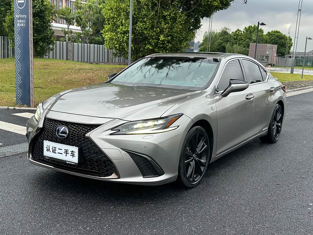 Lexus ES