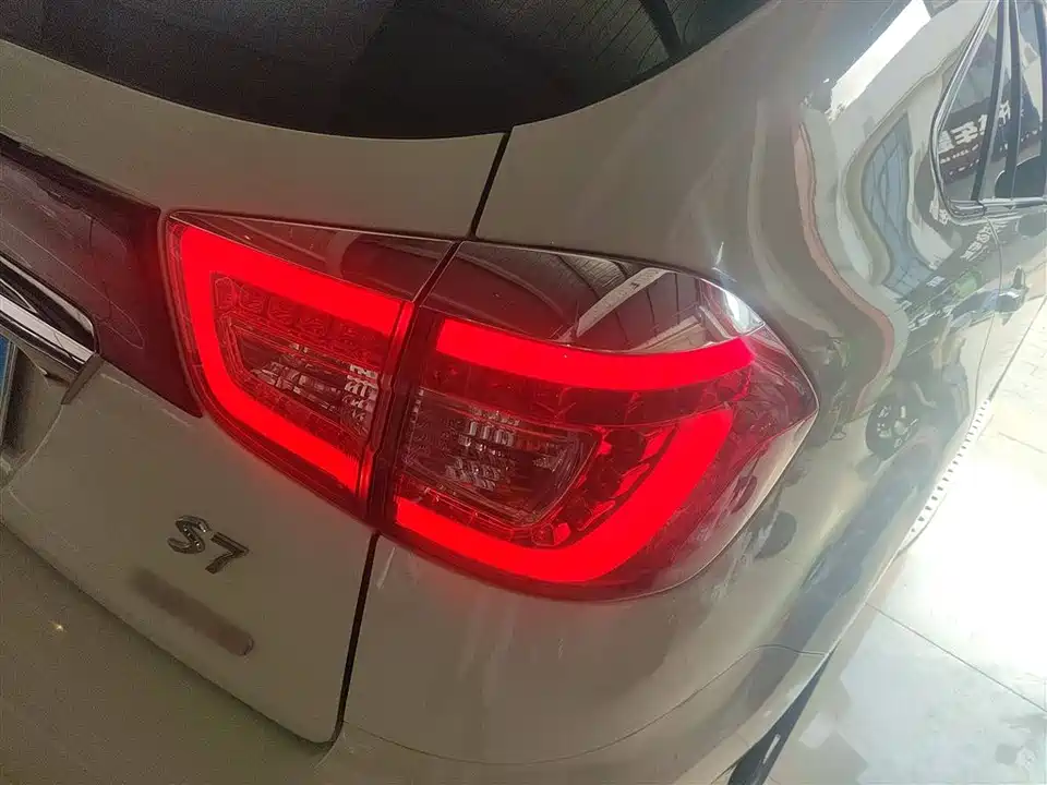 BYD S7