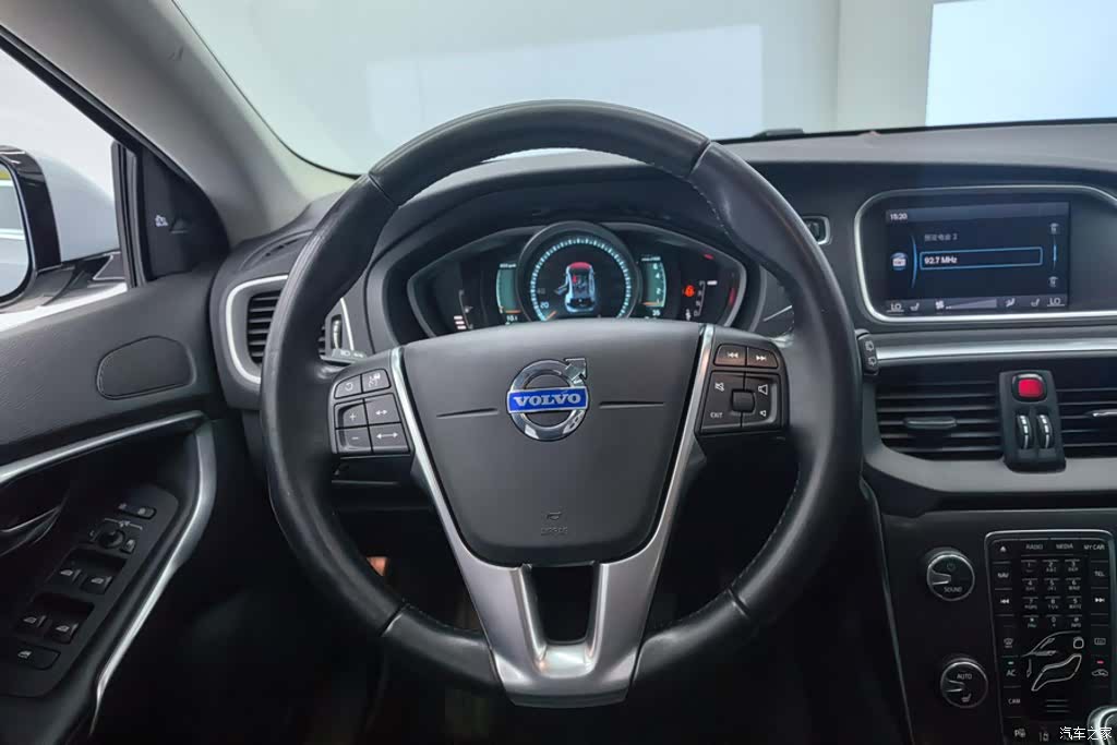 Volvo V40, 2014 15