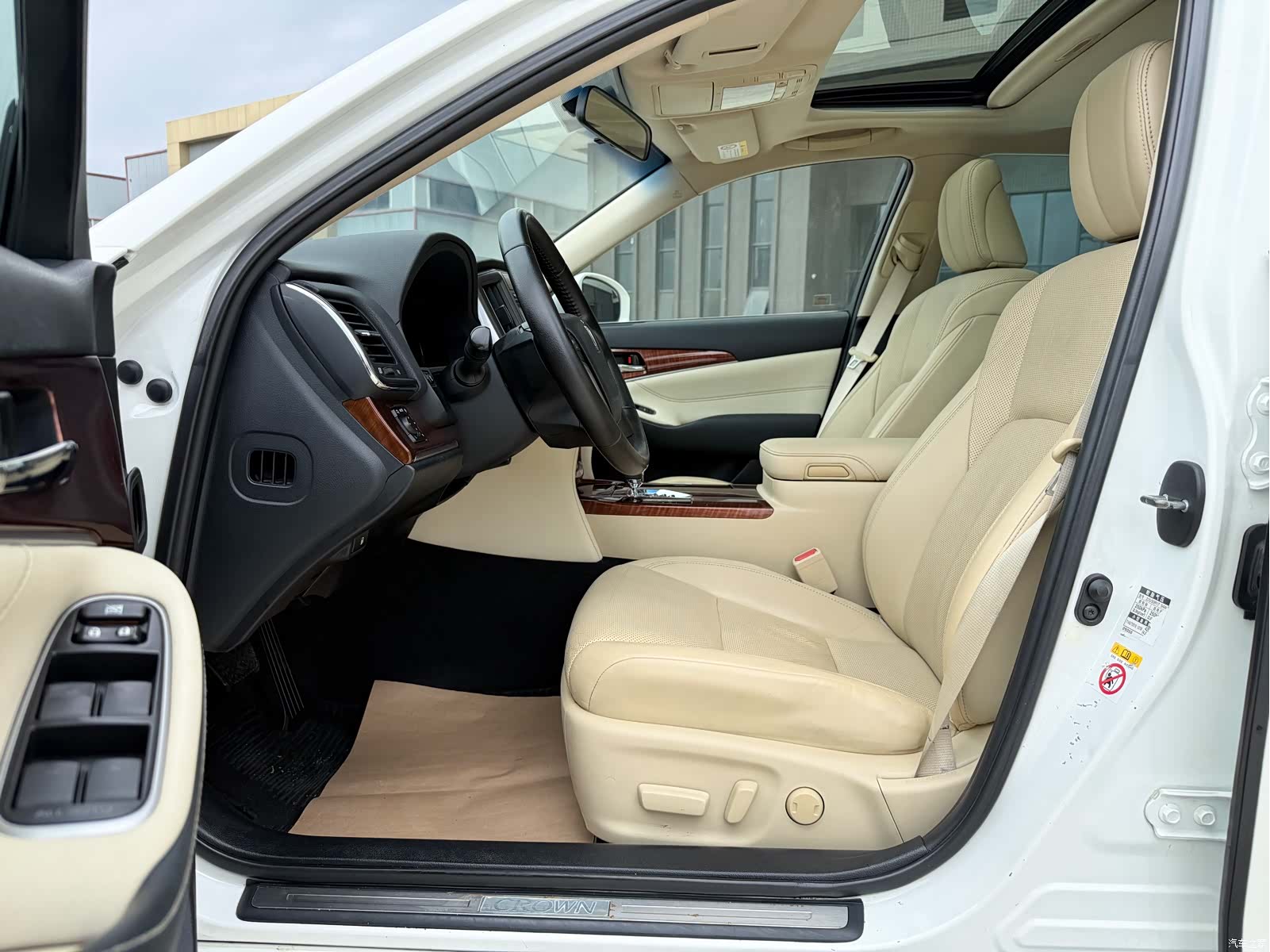 Toyota Crown, 2016 7