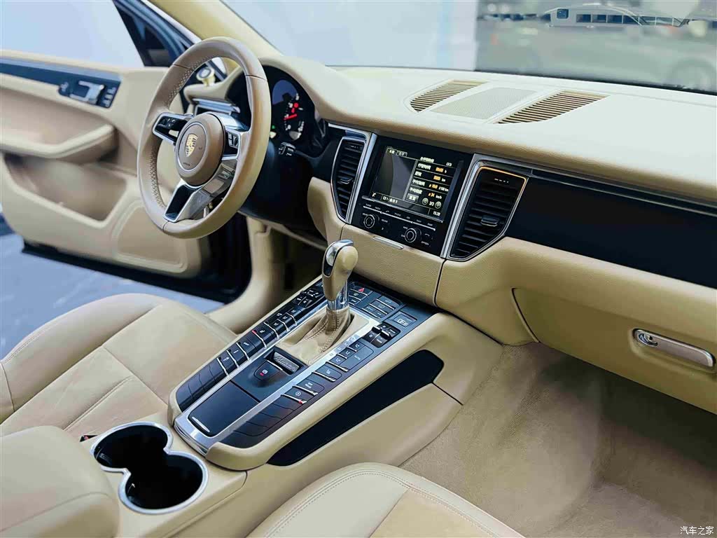 Porsche Macan, 2016 10