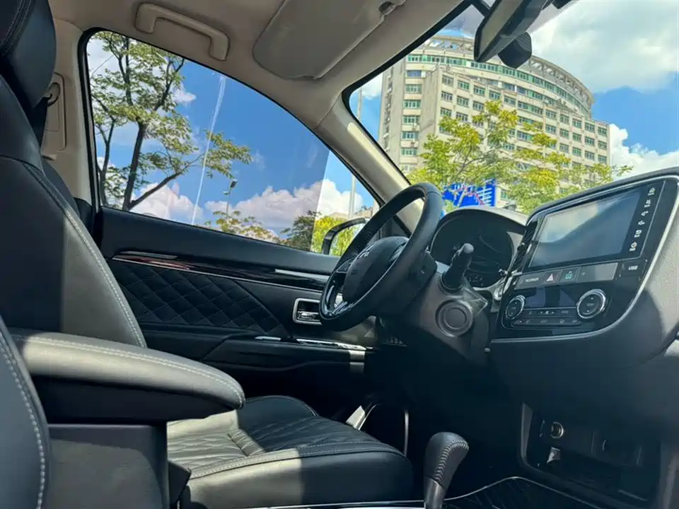 Mitsubishi Outlander