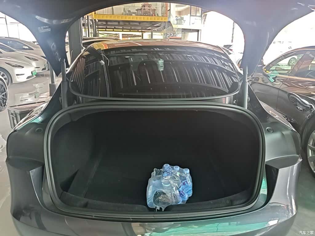Tesla Model 3, 2024 19