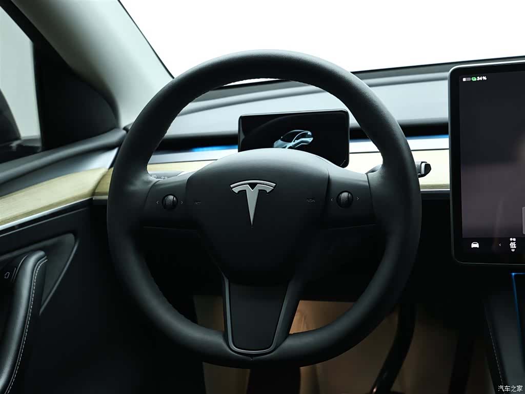Tesla Model Y, 2023 16