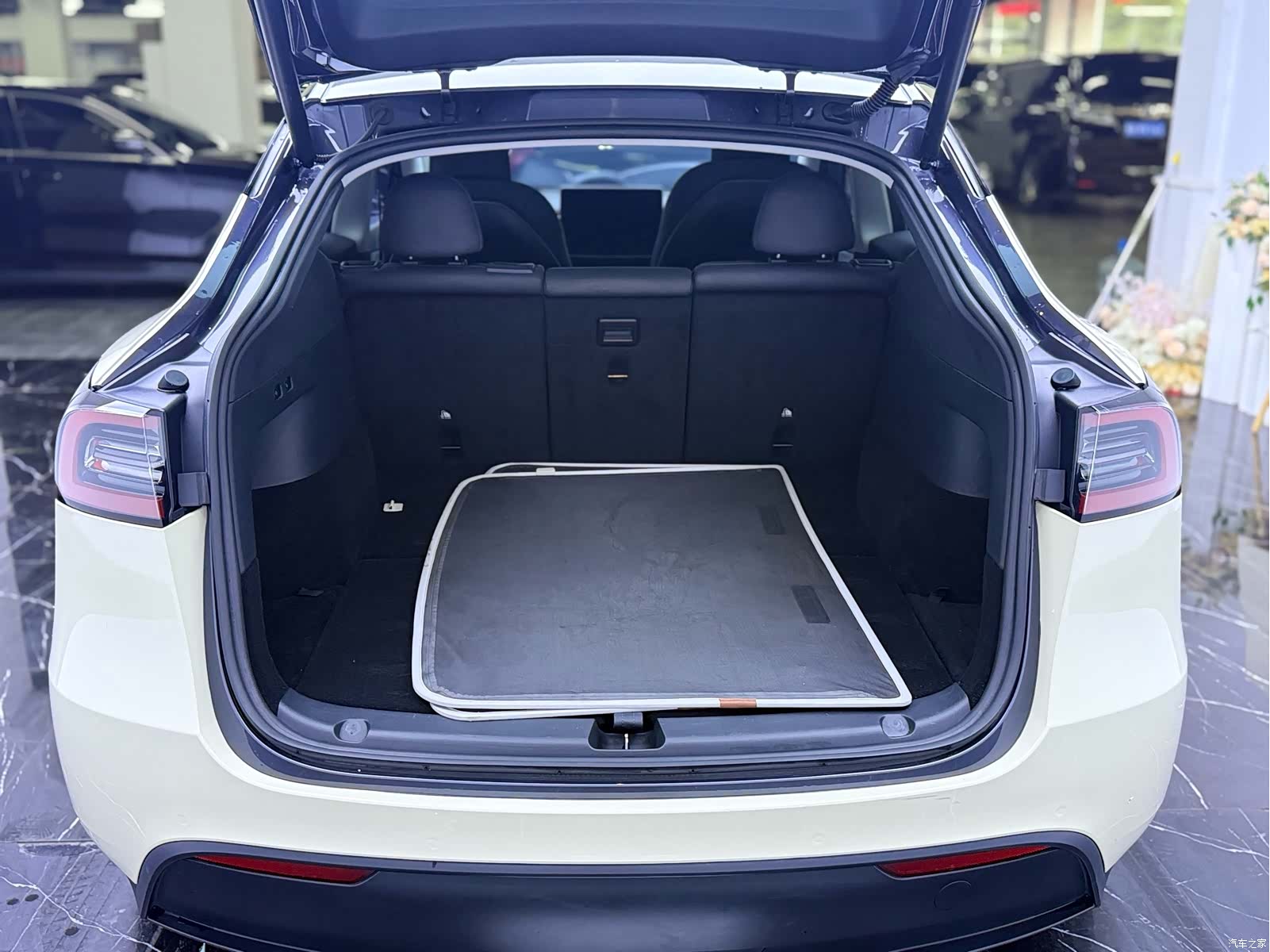 Tesla Model Y, 2022 23