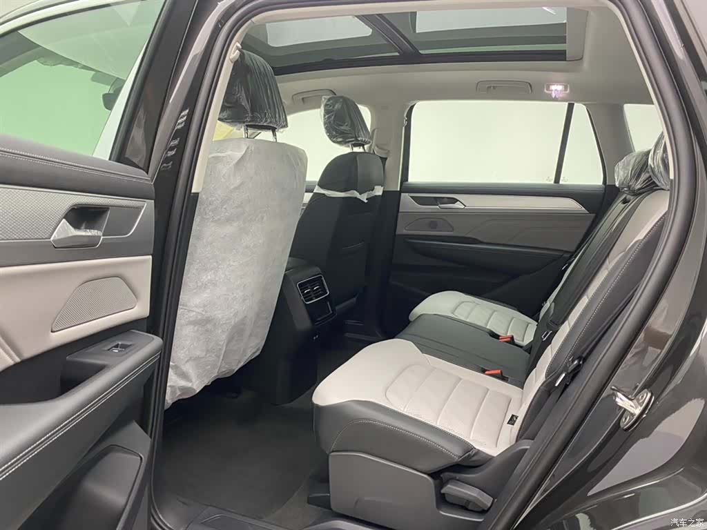 Volkswagen Talagon, 1900 19
