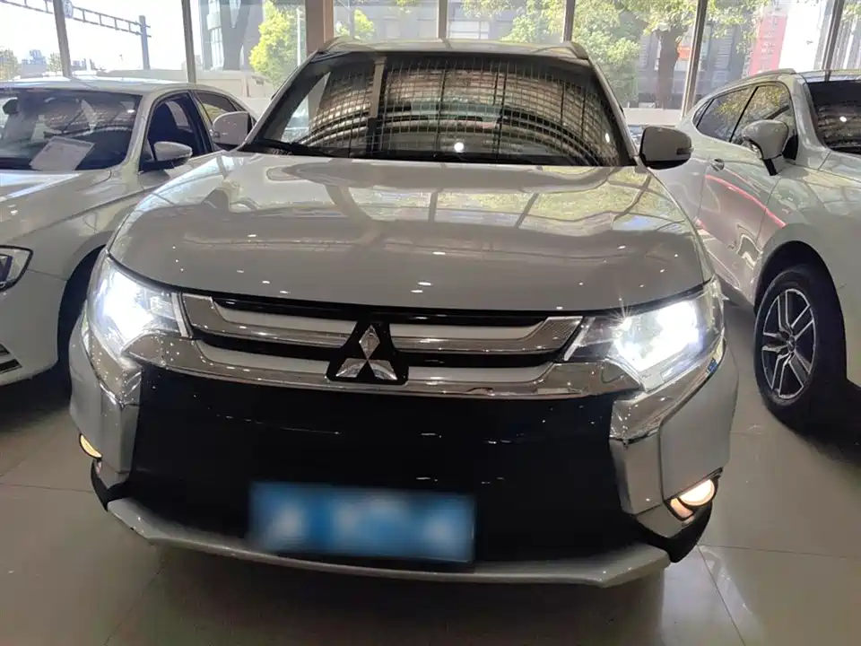 Mitsubishi Outlander Mitsubishi Outlander