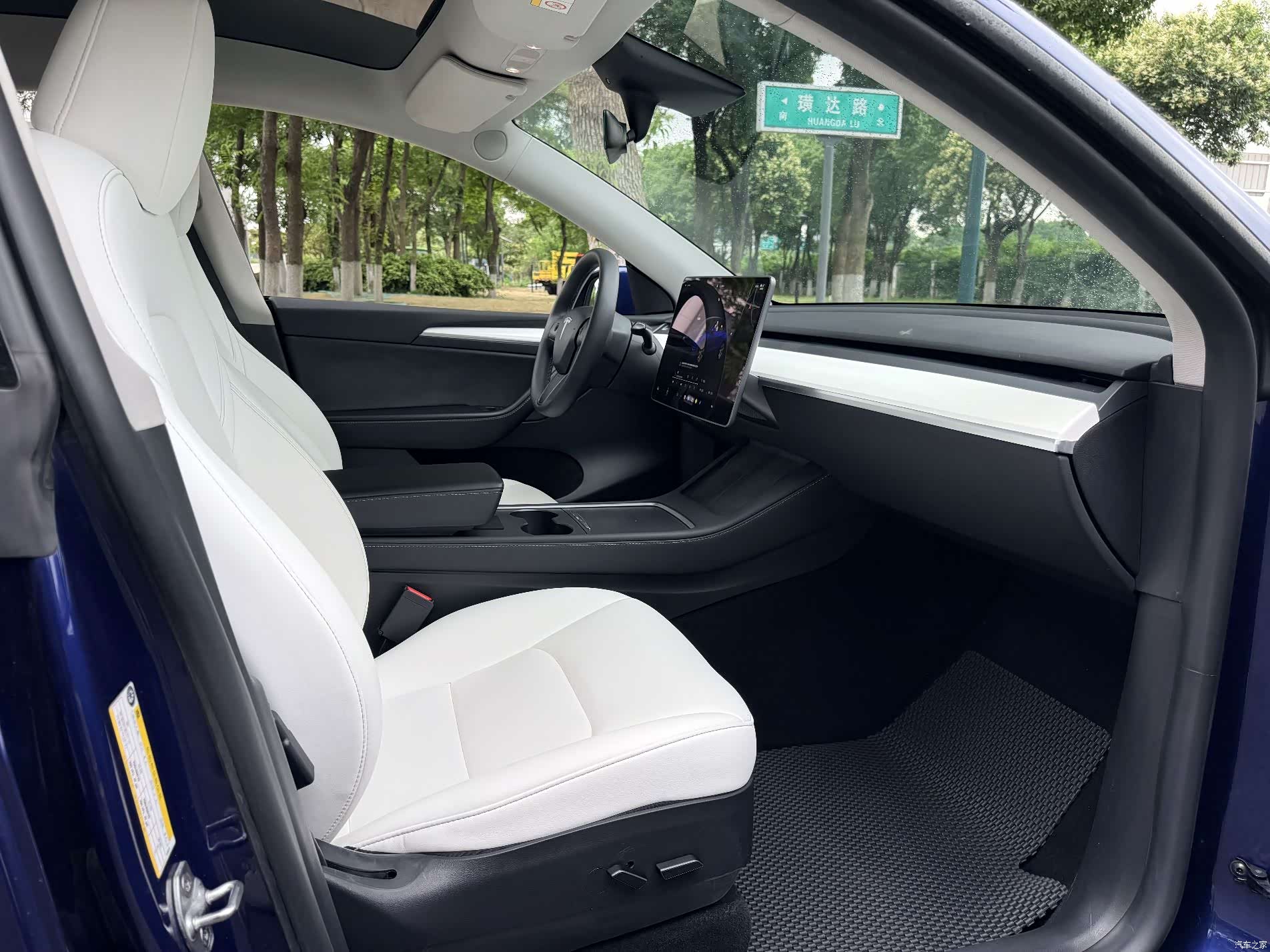 Tesla Model Y, 2023 14