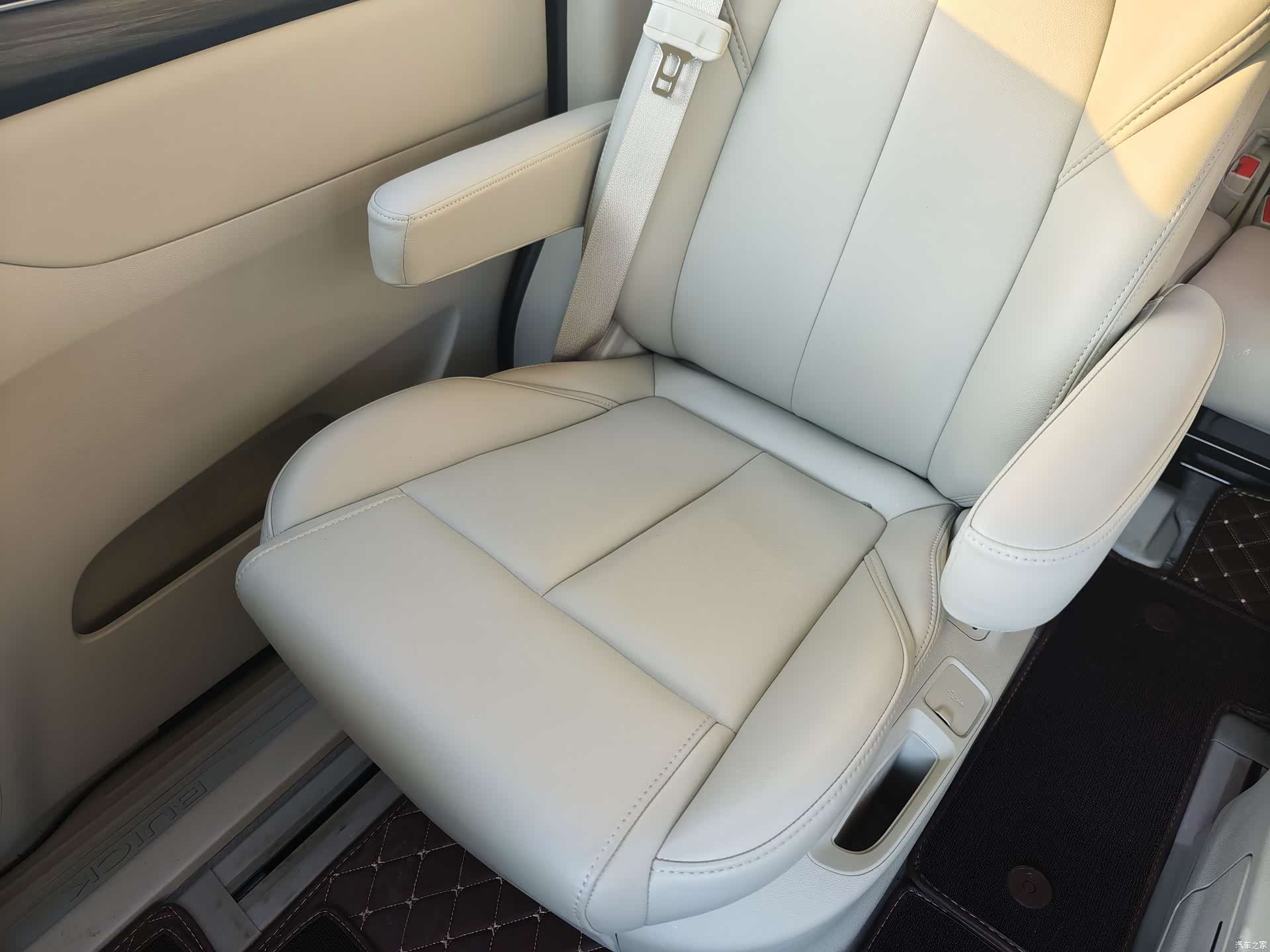 Buick GL8, 2024 22