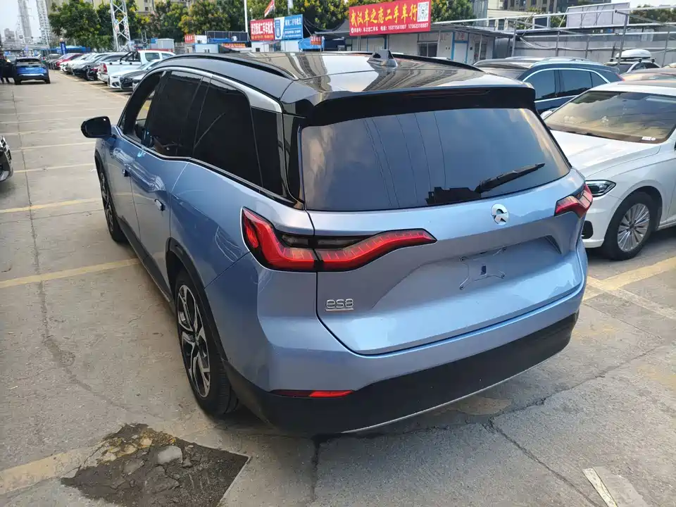 NIO ES8