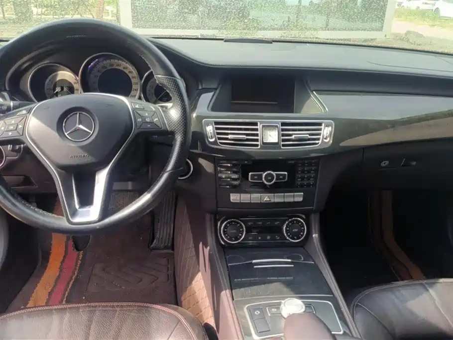 Mercedes-Benz CLS Mercedes-Benz CLS