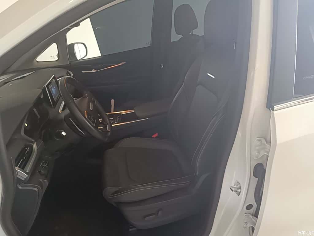 Maxus G50, 2025 15