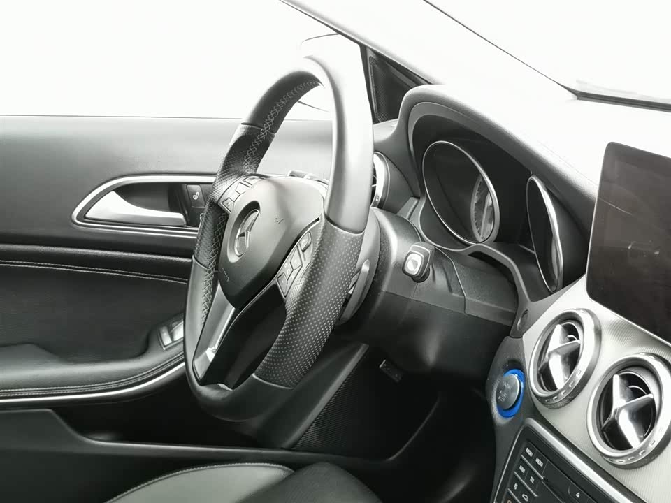 Mercedes-Benz GLA Mercedes-Benz GLA