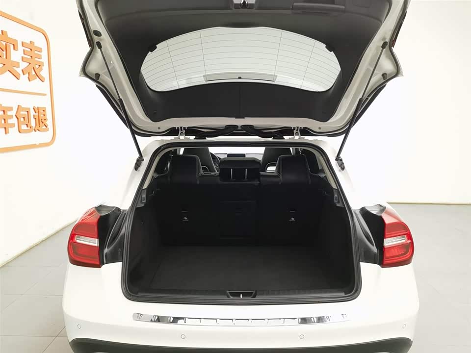 Mercedes-Benz GLA Mercedes-Benz GLA