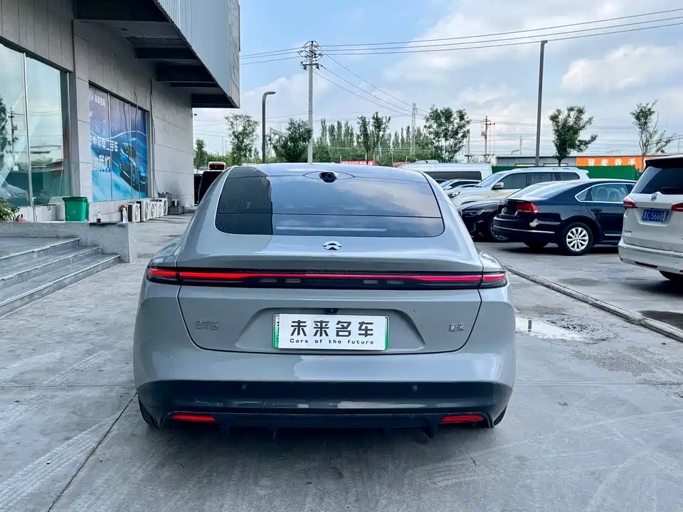 NIO ET5