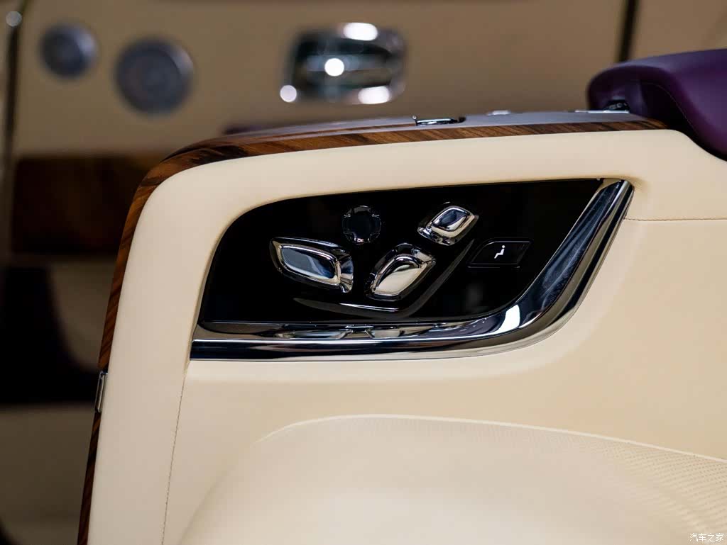 Rolls-Royce Cullinan, 2022 14