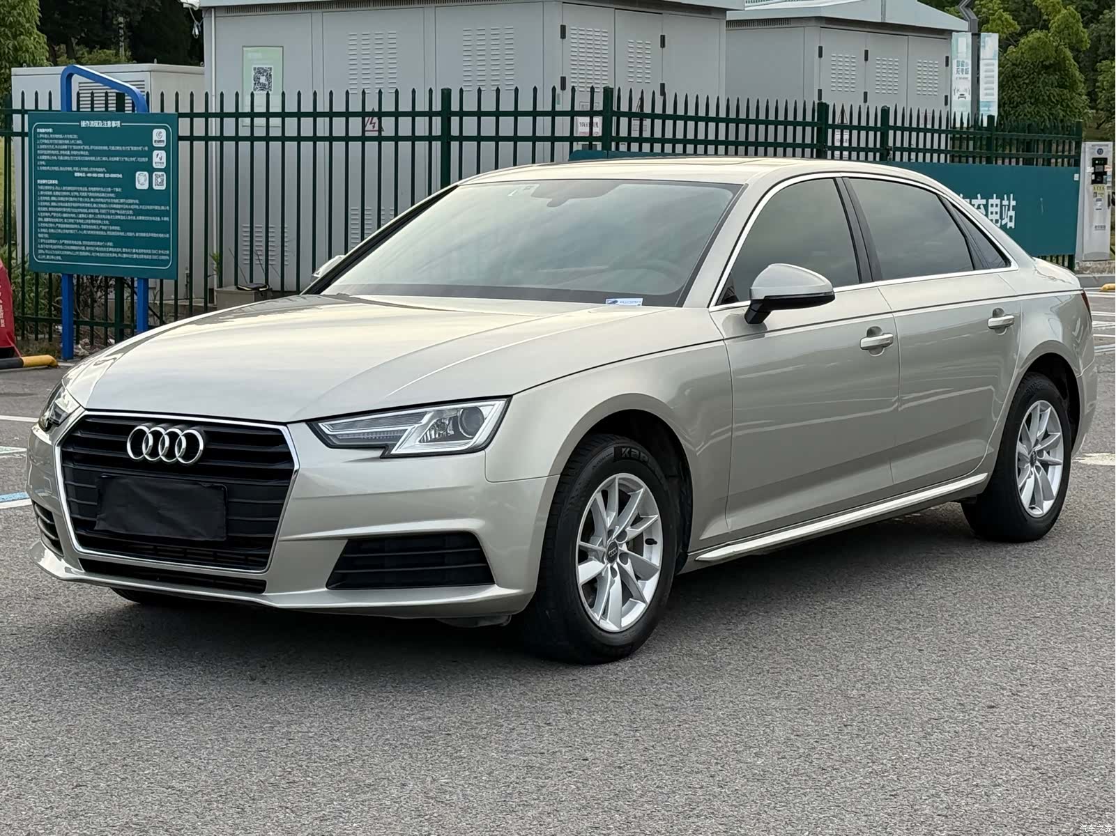 Audi A4L, 2016 1