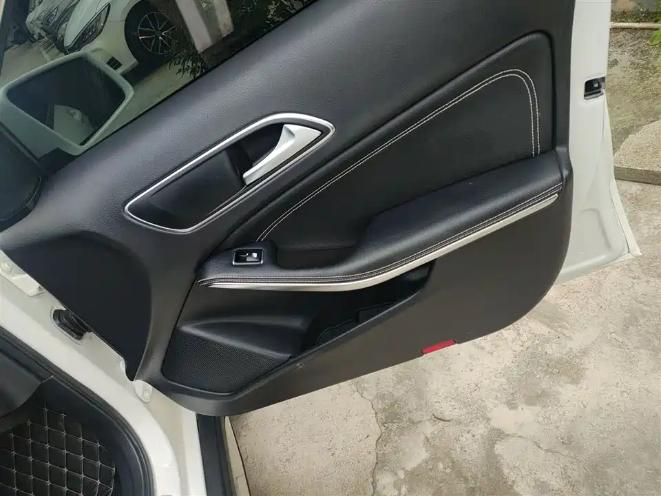 Mercedes-Benz GLA Mercedes-Benz GLA