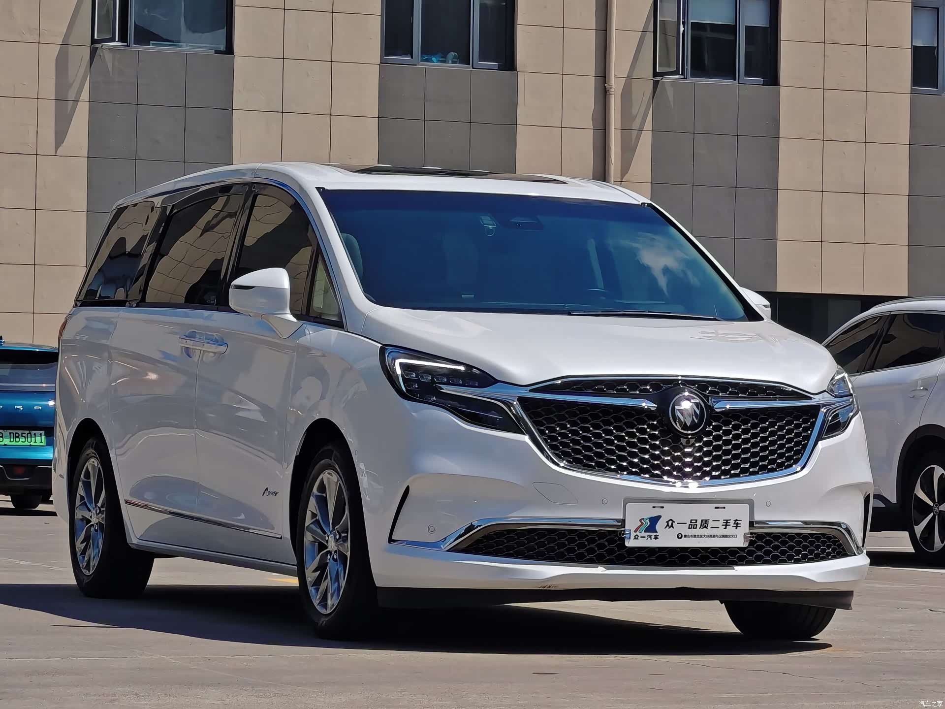 Buick GL8, 2022 3