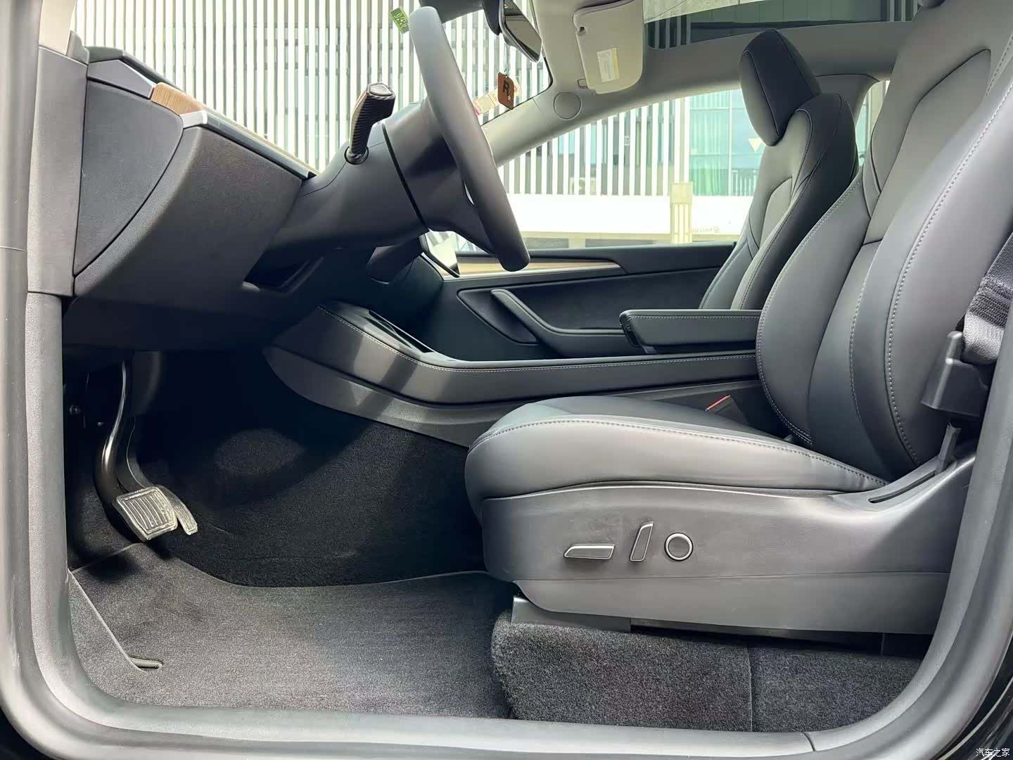 Tesla Model Y, 2023 4