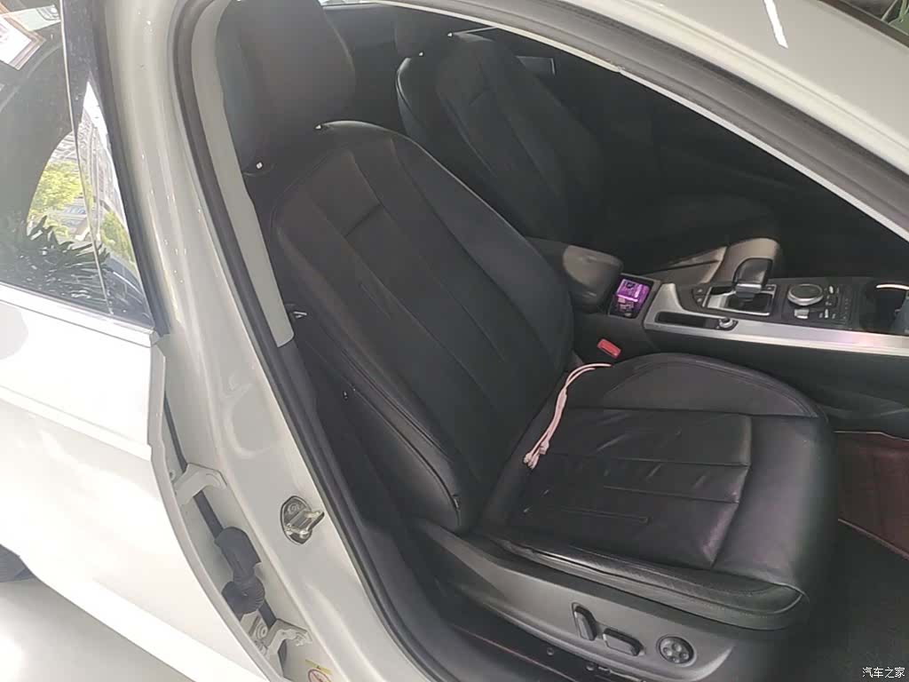 Audi A4L, 2019 25