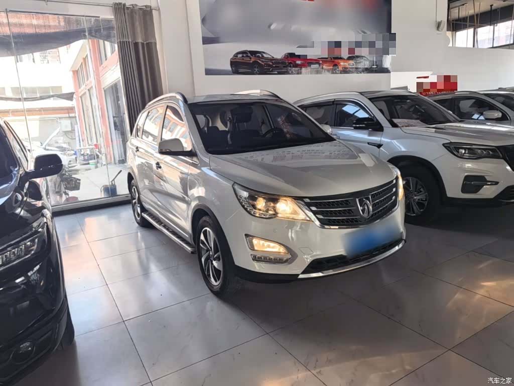 Wuling 560, 2016 4