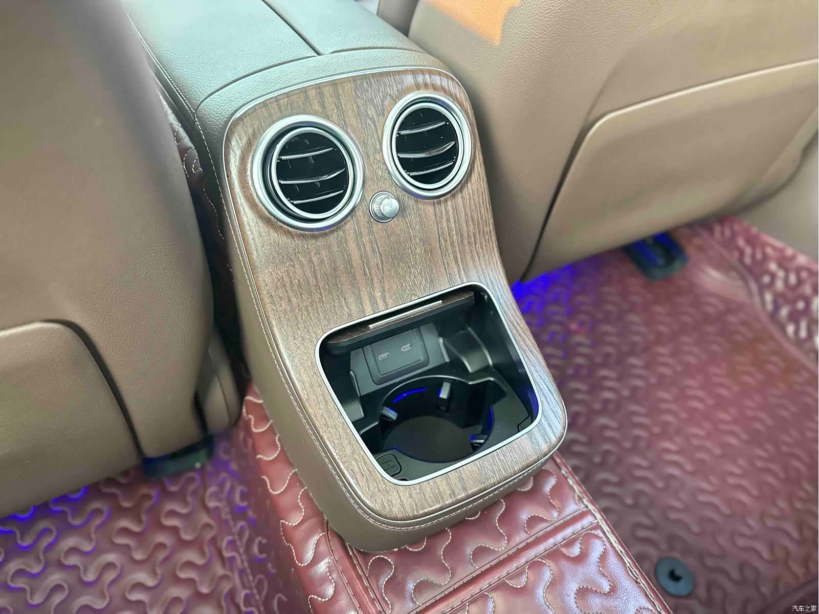 Mercedes-Benz E-Class, 2022 22