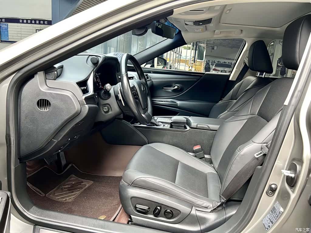 Lexus ES, 2021 4