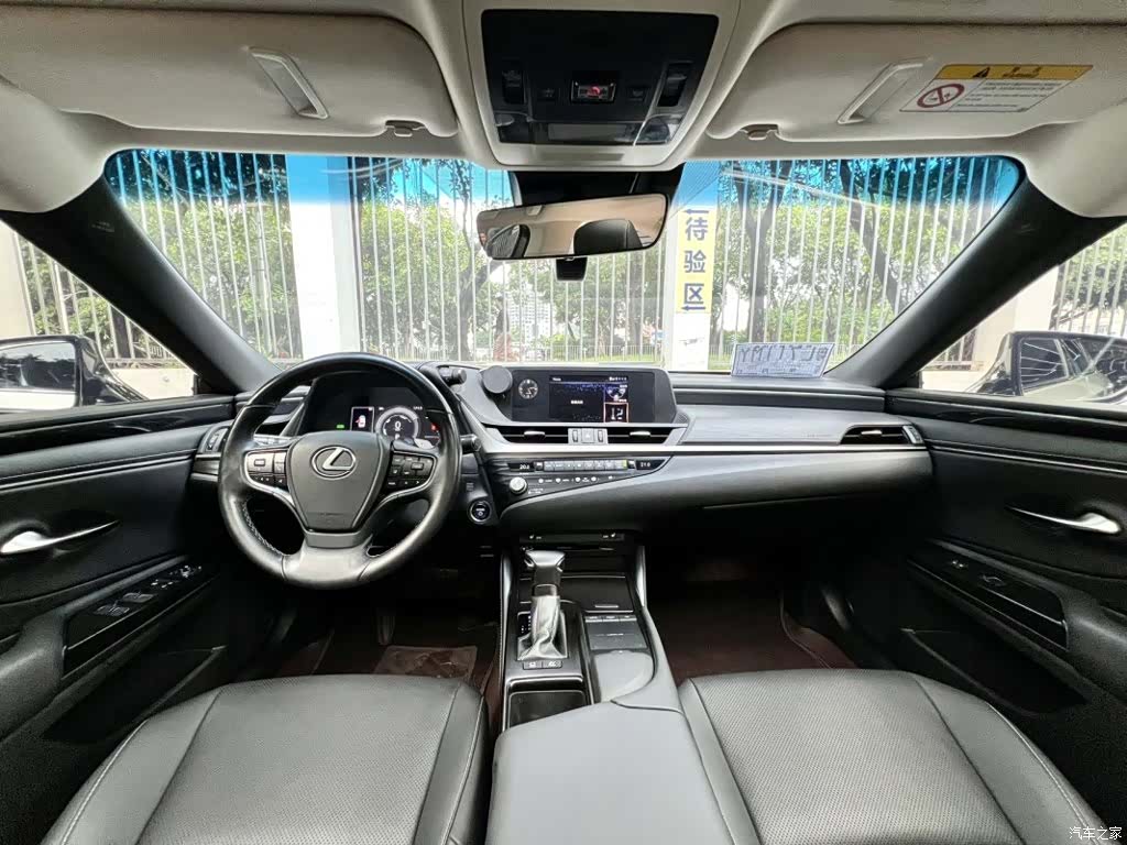 Lexus ES, 2021 6