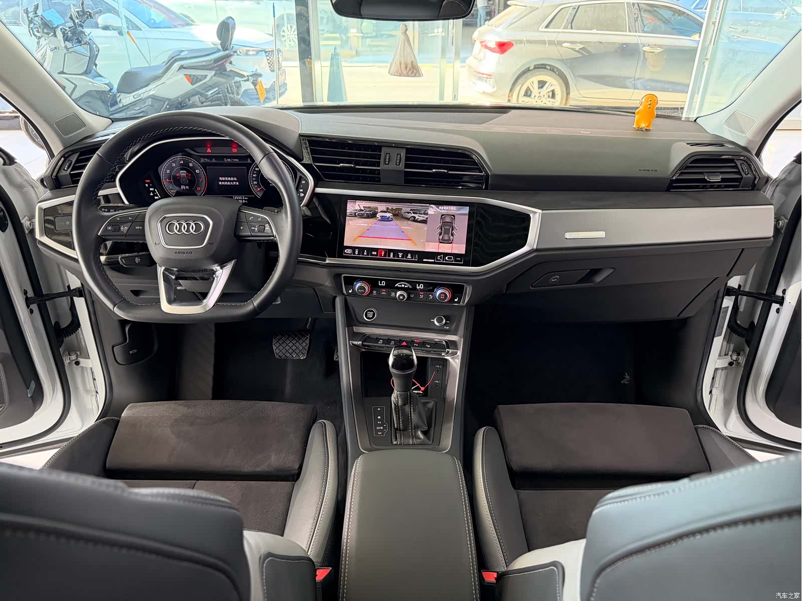 Audi Q3, 2022 11