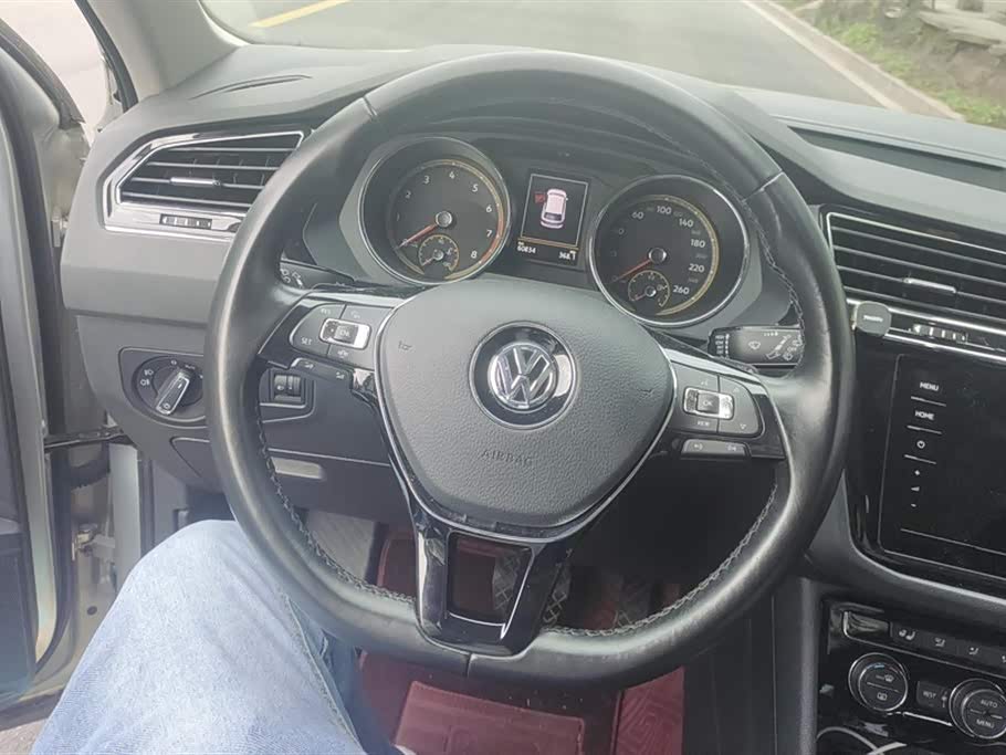 Volkswagen Tiguan L
