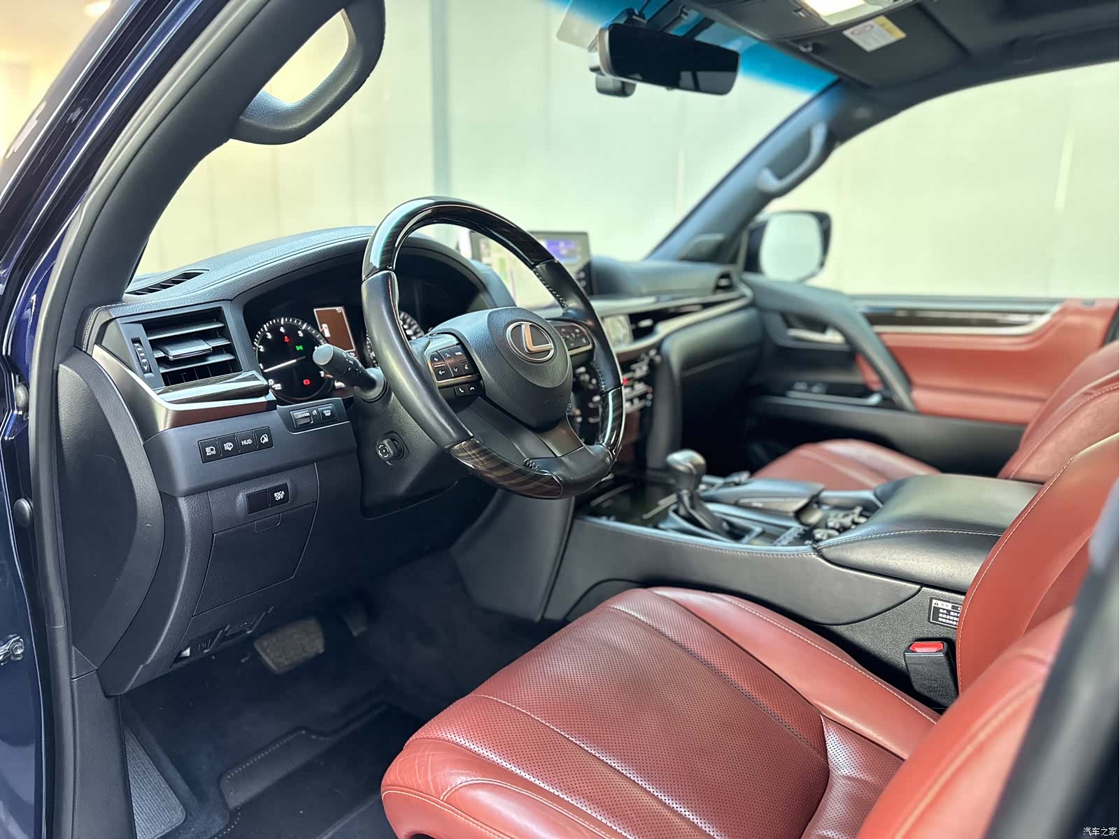 Lexus LX, 2018 8