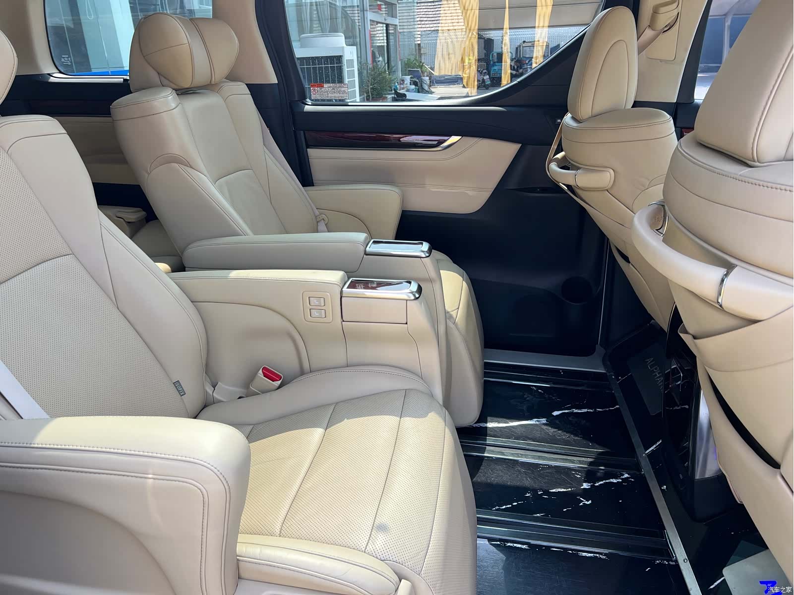 Toyota Alphard, 2015 11