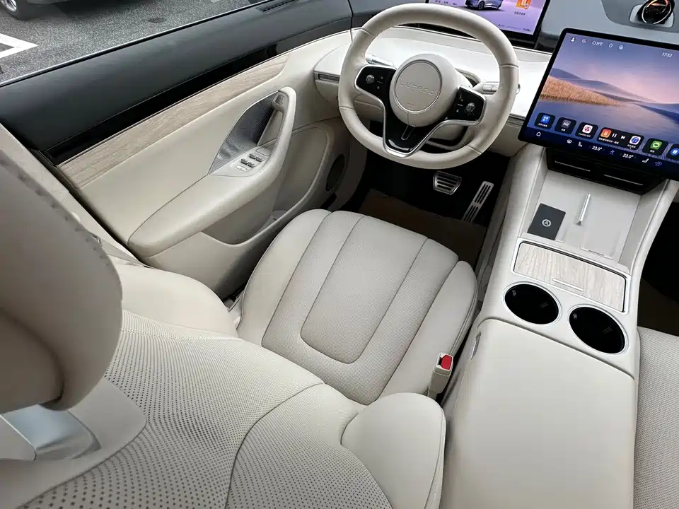 HarmonyOS Wisdom World R7