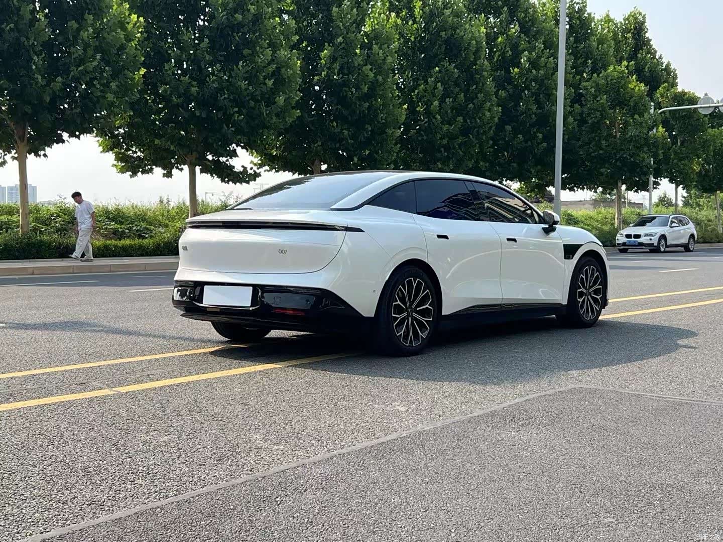 Zeekr 007, 2025 7
