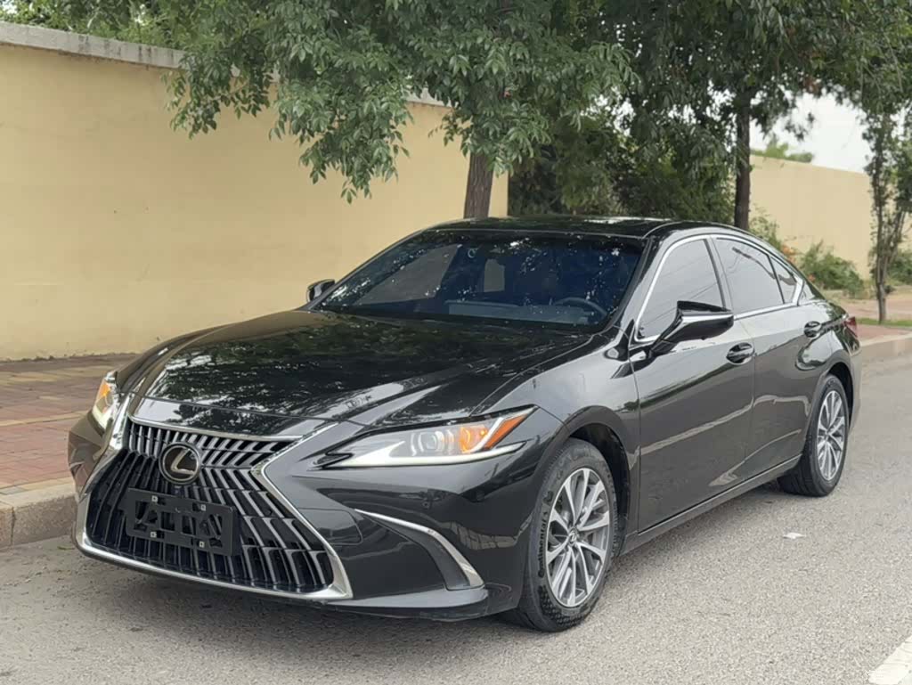 Lexus ES, 2023 1